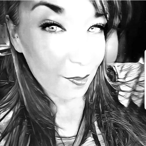 Meet your Posher, Alexis - Picture 1 of 1